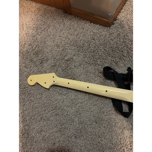 Wireless Guitar Hero Controller Black Stratocaster - Picture 4 of 5